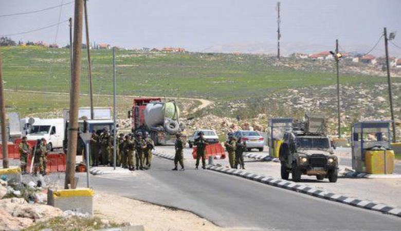 الاحتلال الإسرائيلي يغلق حاجز جبع