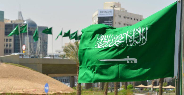 سعوديون ينقسمون حول إسقاط نظام الولاية
