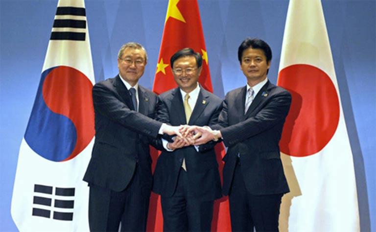 وزراء خارجية كوريا الجنوبية والصين واليابان يجتمعو