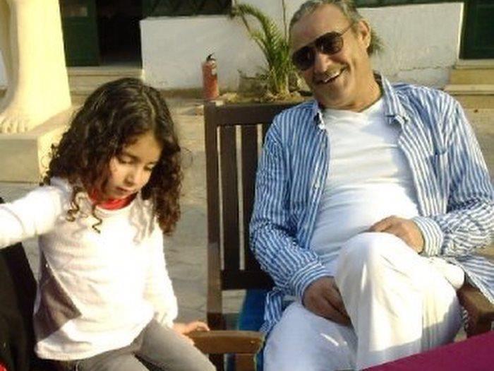 الفيشاوي وحفيدته لينا