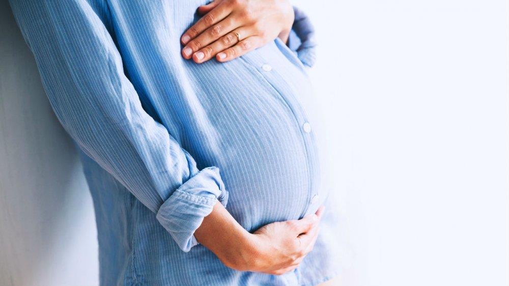 ما حكم إجهاض الجنين لخطورة الحمل على صحة الأم؟