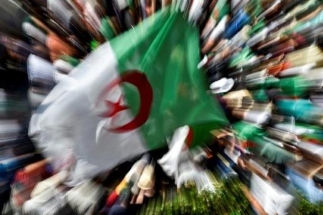 متظاهرون جزائريون في شوارع العاصمة