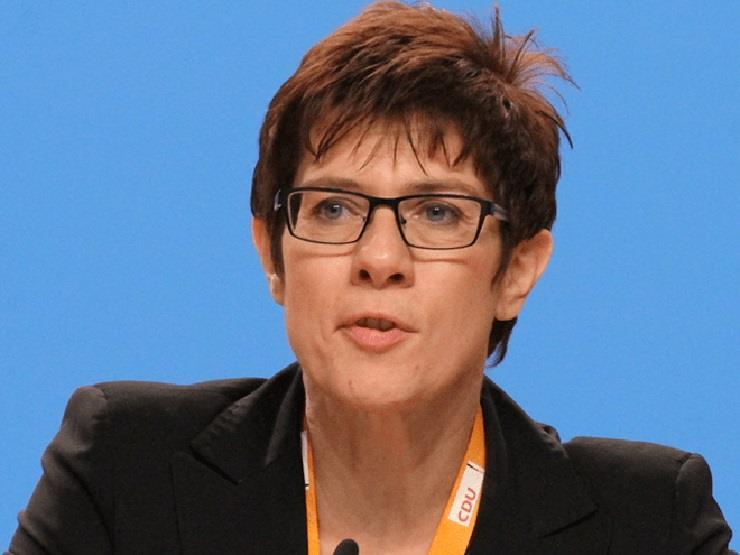 وزيرة الدفاع الألمانية أنيجريت كرامب كارنباور