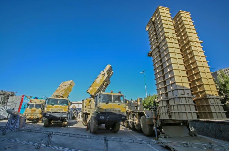 نظام الدفاع الصاروخي الايراني باور-373 اثناء عرضه 