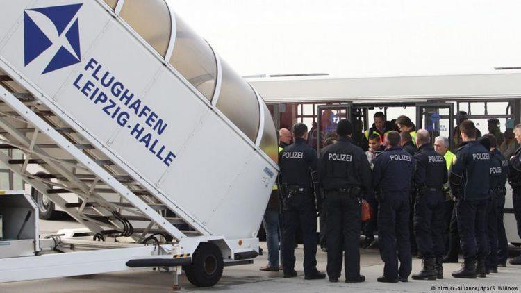 السلطات الألمانية تُرحل الأجانب