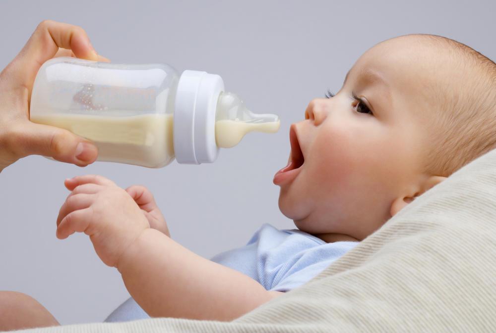 هذا ما سيحدث لطفلك عند استخدمام زجاجة الرضاعة باست