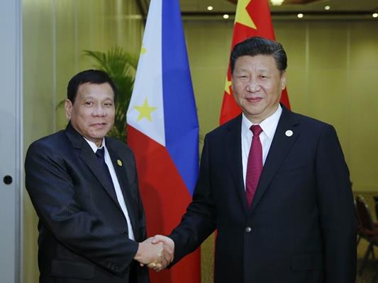 الرئيس الصيني و نظيره الفلبيني