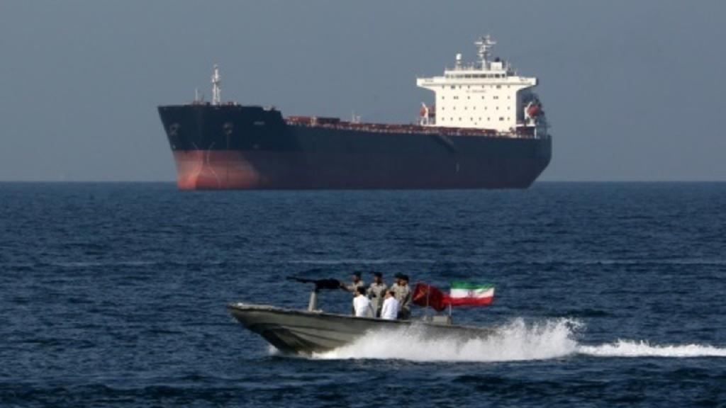 زورق بحري إيراني