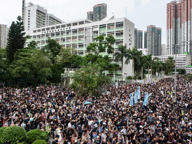 متظاهرون مؤيدون للديموقراطية في أحد احياء هونغ كون