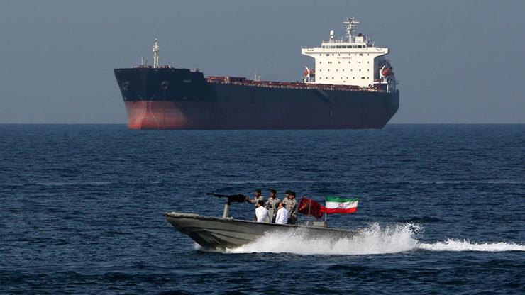 طهران ستقلل من اعتمادها على مضيق هرمز في نقل النفط