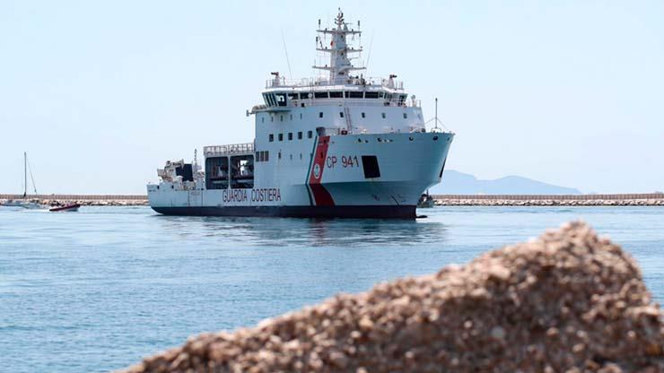 ايطاليا ترفض استقبال سفينة إنقاذ مهاجرين