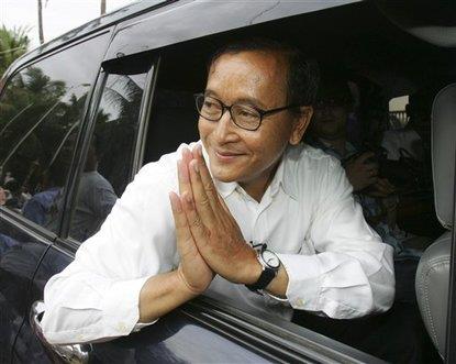 زعيم المعارضة الكمبودي المنفي سام رينسي