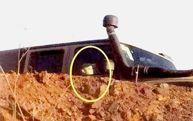 دمية داخل سيارة آلية إسرائيلية