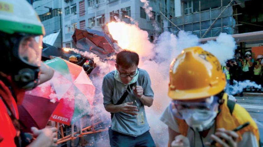 مواجهات بين الشرطة ومتظاهرين في هونج كونج