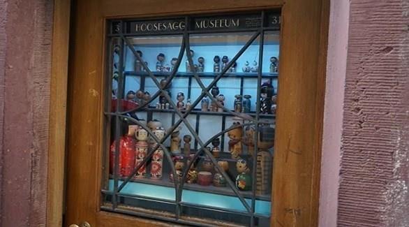 أصغر متحف في العالم.. نافذة في منزل أثري
