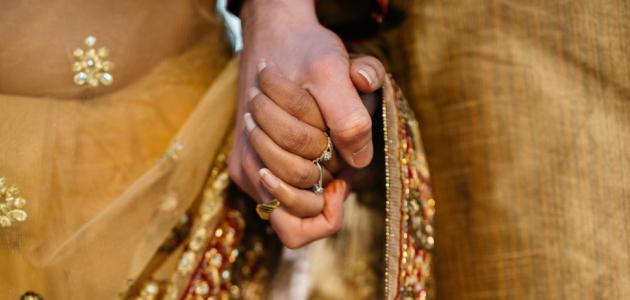 ابني يريد الزواج من هندية غير مسلمة.. فهل يجوز؟