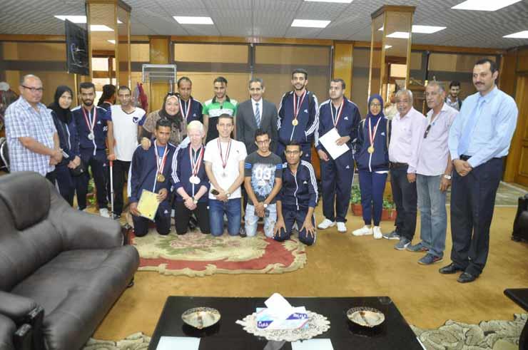 تكريم طلاب جامعة قناة السويس الفائزين بأسبوع شباب 