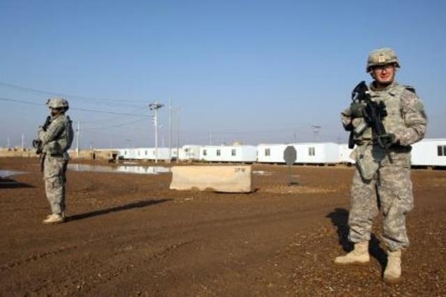 جنديان أميركيان في قاعدة التاجي
