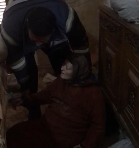 أمن القاهرة ينقل سيدة لأحد المستشفيات
