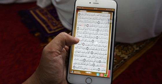 هل تجوز قراءة القرآن في الصلاة من الهاتف؟