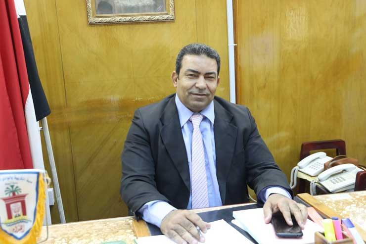 الدكتور جمال حسن وكيل وزارة التعليم في الوادي الجد