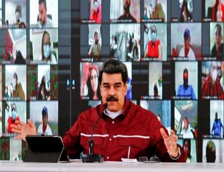  صورة وزعتها الرئاسة الفنزويلية تظهر الرئيس نيكولا