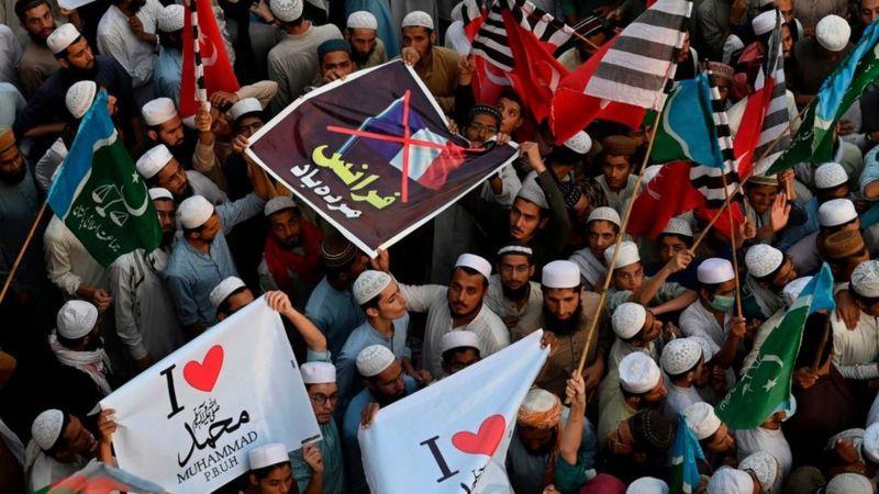 جرت مظاهرات غاضبة في بعض الدول الإسلامية، احتجاجا 