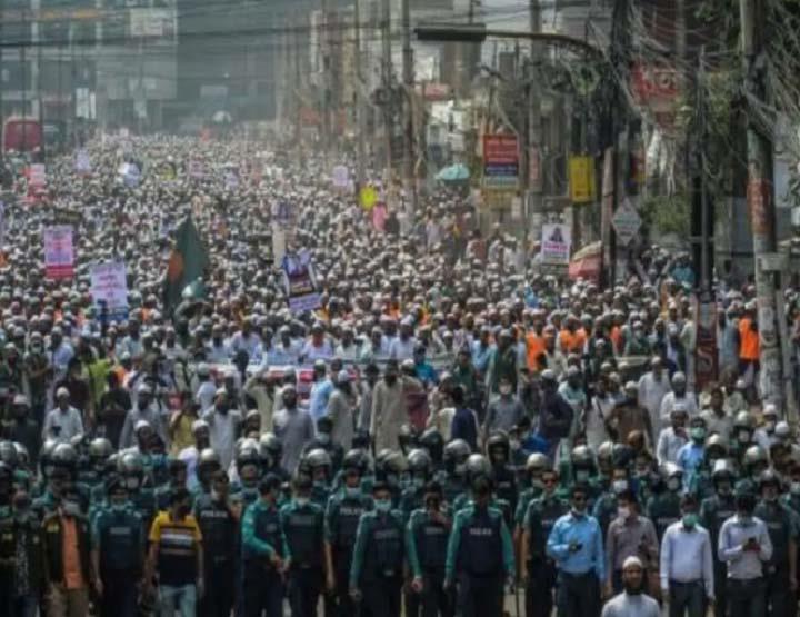 مناصرون لحزب "إسلامي أندولان بنغلادش" أثناء مسيرة 