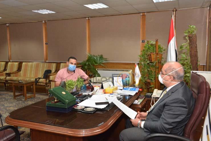 الدكتور طارق الجمال رئيس جامعة أسيوط ومحرر موقع مصراوي (1)_1