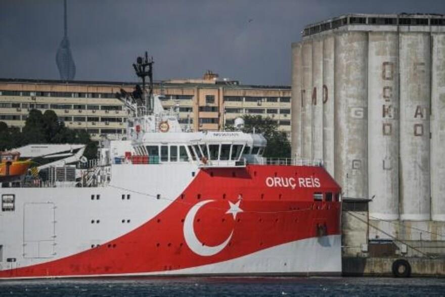 سفينة المسح الزلزالي التركية عروج ريس في اسطنبول