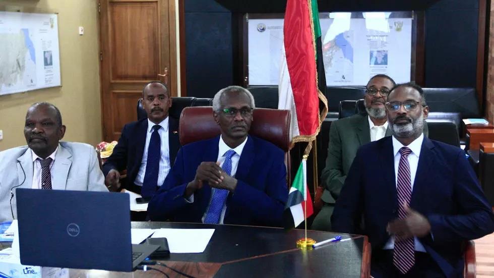وزير الري والمياه السوداني ياسر عباس مشاركا في مفا