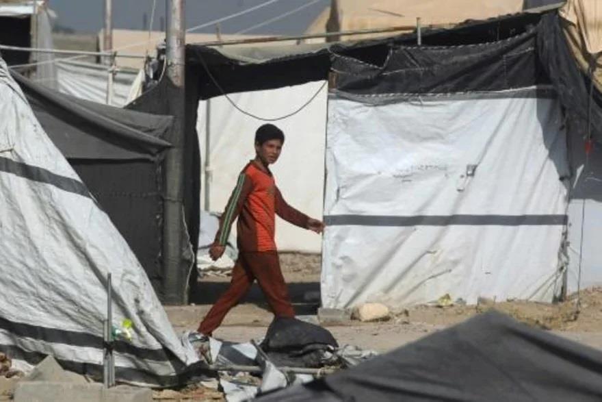 فتى عراقي في مخيم للنازحين في محافظة الأنباء في ال