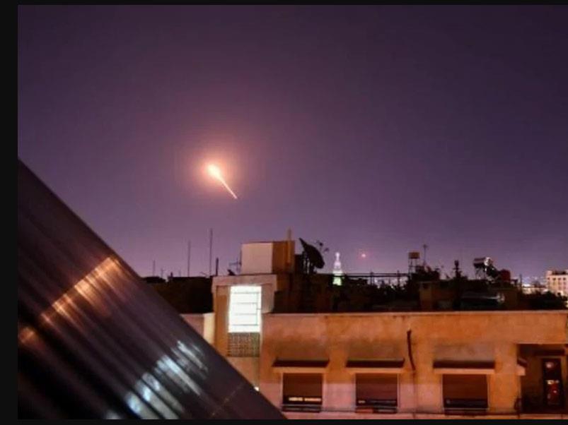 الدفاع الجوي السوري يرد على قصف إسرائيلي