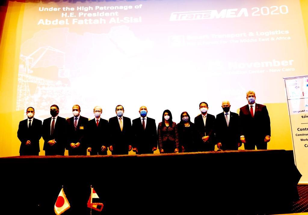 وزراء البترول والنقل والتعاون الدولى خلال مراسم توقيع العقد 2