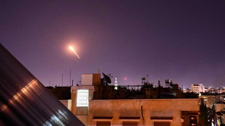 الدفاع الجوي السوري يرد على قصف إسرائيلي جنوب دمشق