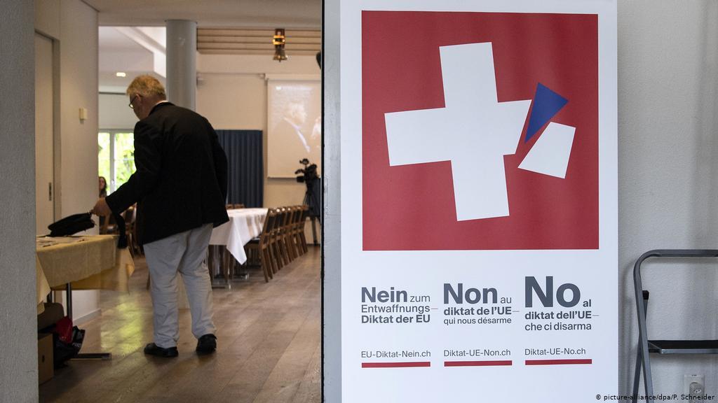الناخبون السويسريون