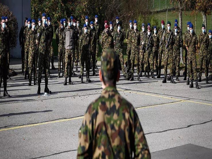 جنود احتياط في مودون السويسرية