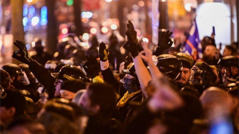 اشتباكات خلال مسيرات في مدن أمريكية