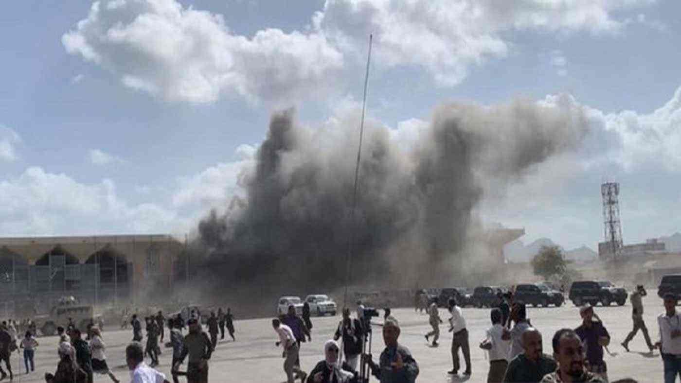 لحظة استهداف مطار عدن في 30 ديسمبر