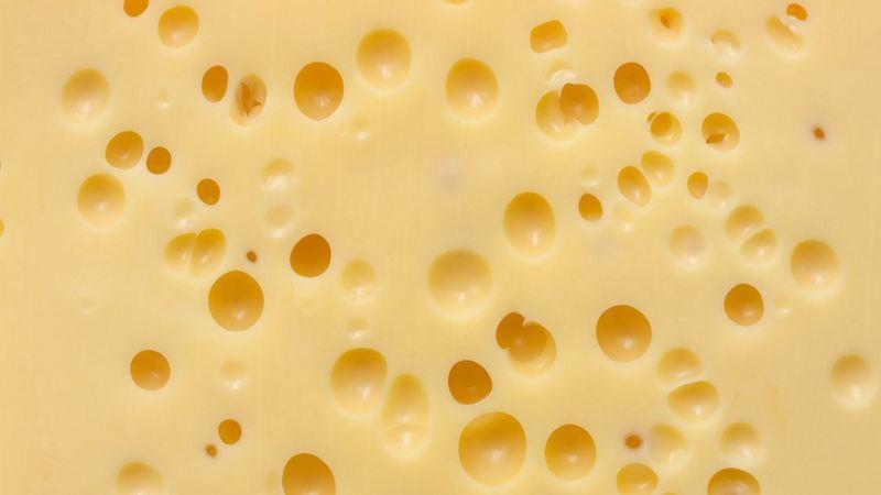 مثلما تنطوي كل شريحة من الجبن السويسري على ثقوب، ك