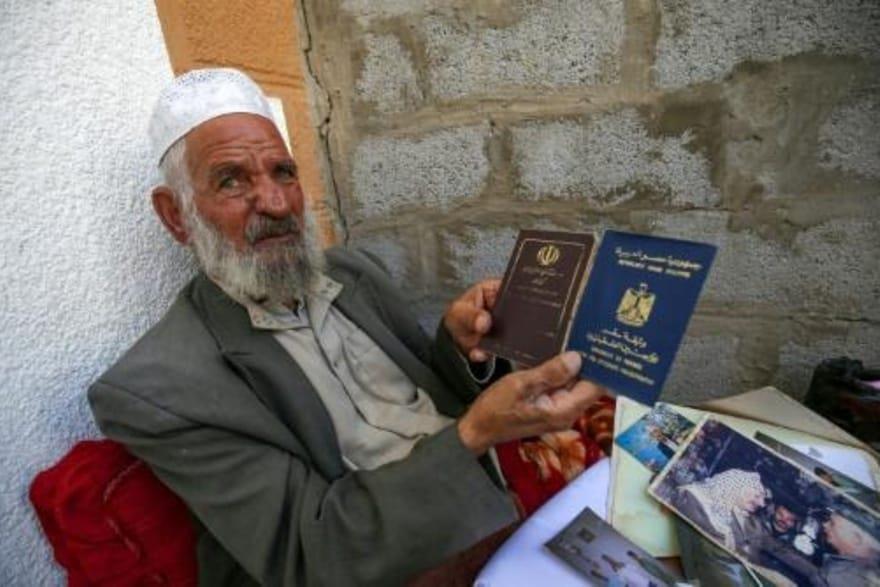 الإيراني الوحيد في قطاع غزة قاسم شياسي يحمل جواز س