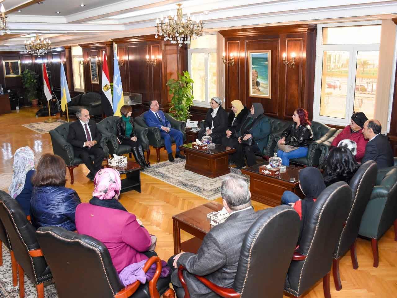 محافظ الإسكندرية خلال لقاءه بأعضاء المجلس القومي ل