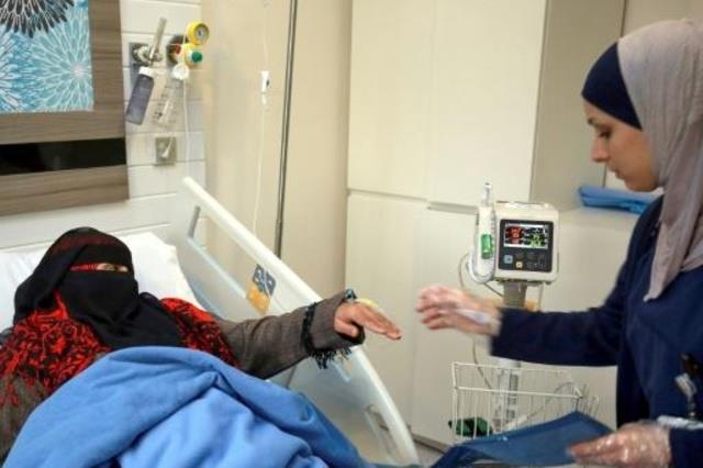 المريضة اليمنية دولة حسين تتلقى العلاج في مستشفى ف