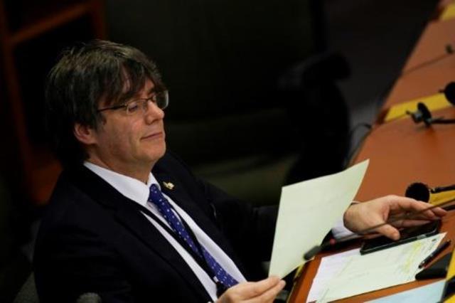 كارليس بوتشيمون خلال مشاركته في جلسة للبرلمان الأو