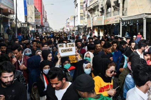 طلاب عراقيون يتظاهرون ضد السلطات في الناصرية في جن