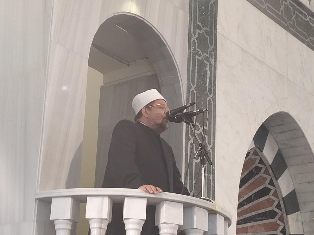 وزير الأوقاف يؤدي صلاة الجمعة في بورسعيد