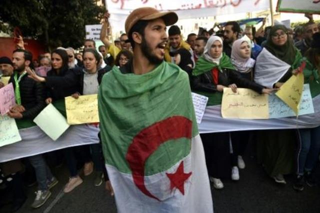 طلاب جزائريون يتظاهرون في العاصمة الجزائر