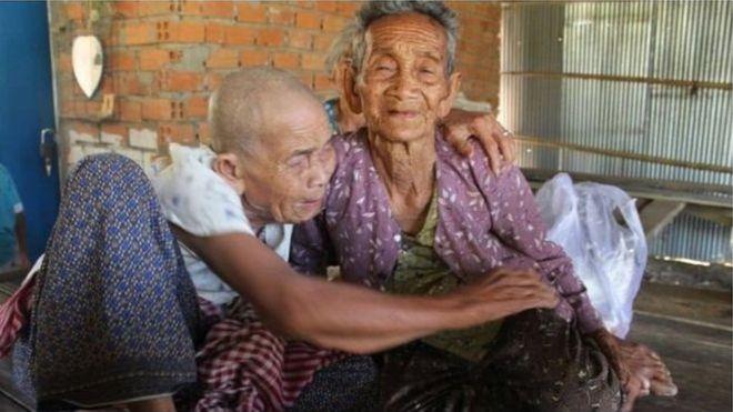اجتمعت شقيقتان كمبوديتان (98 و101 سنة) للمرة الأول