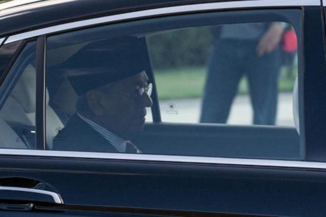 وصول مهاتير محمد إلى القصر الوطني في كوالالمبور