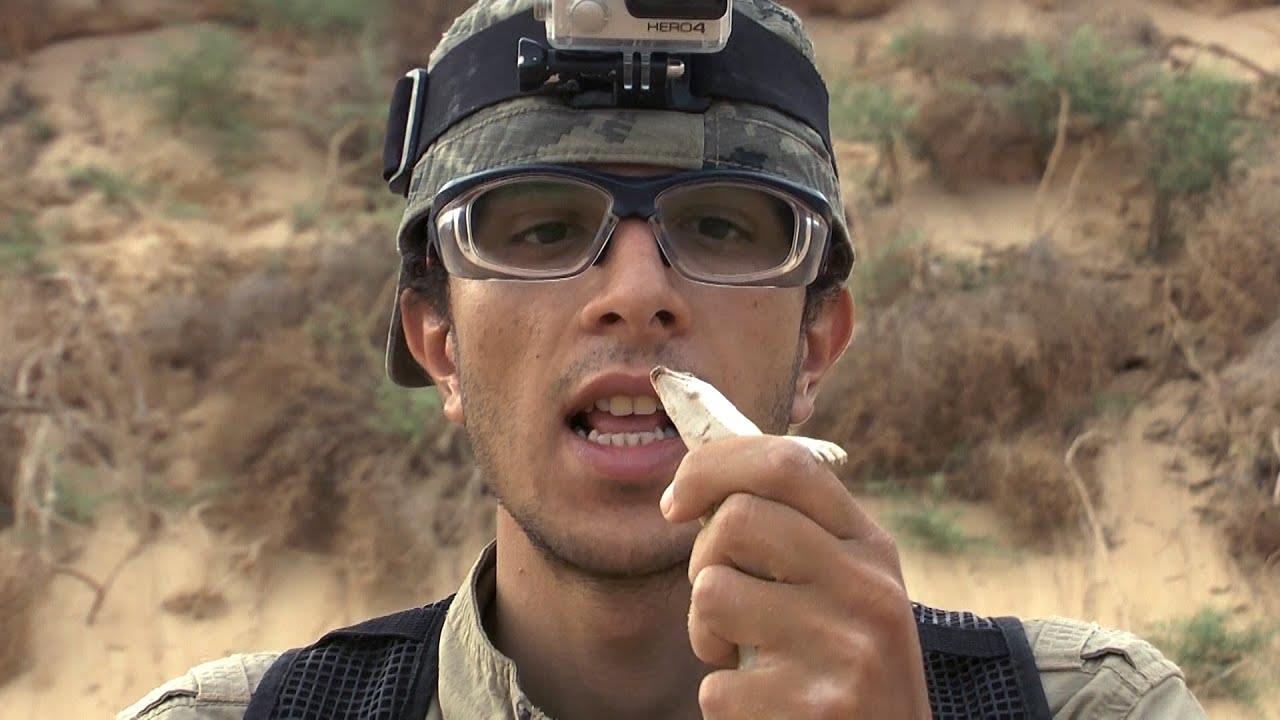 8(محمد شاهين أثناء تصوير فيلم غريزة البقاء)